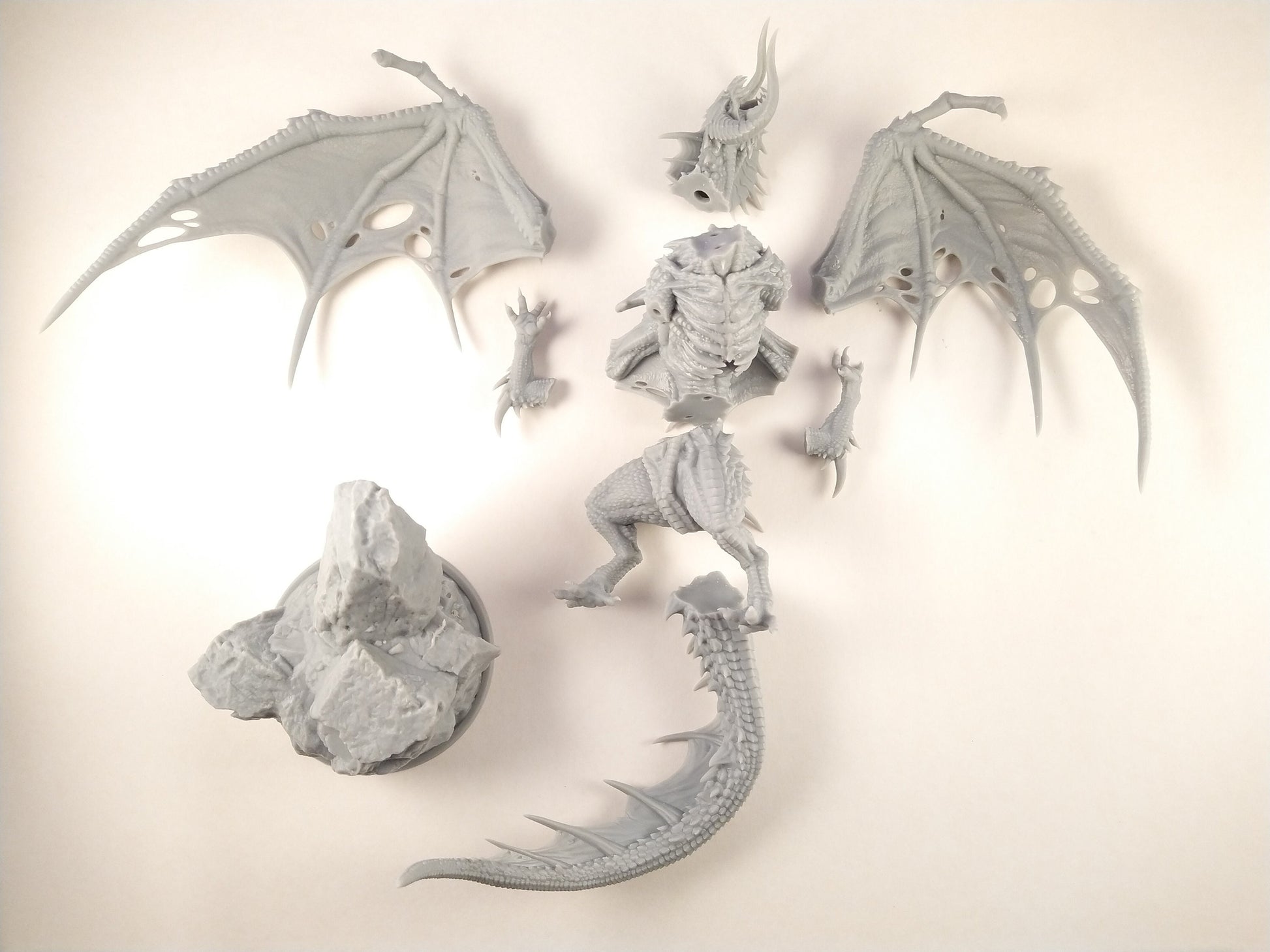 Black Dragon and Silver Dragon Battle | Tabletop RPG Miniature | Rescale Miniature | Roleplaying 3D Printed Fantasy Mini - 3DPrintDen