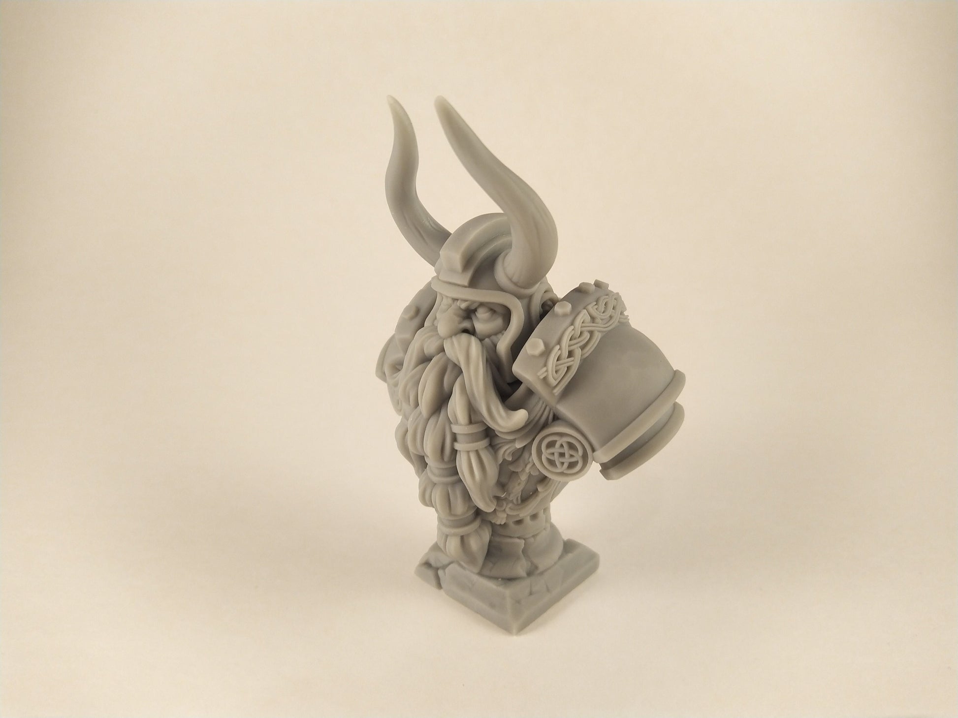 Dwarf King's Bust | Tabletop RPG Miniature | Miniatures of Madness | Roleplaying 3D Printed Fantasy Mini - 3DPrintDen