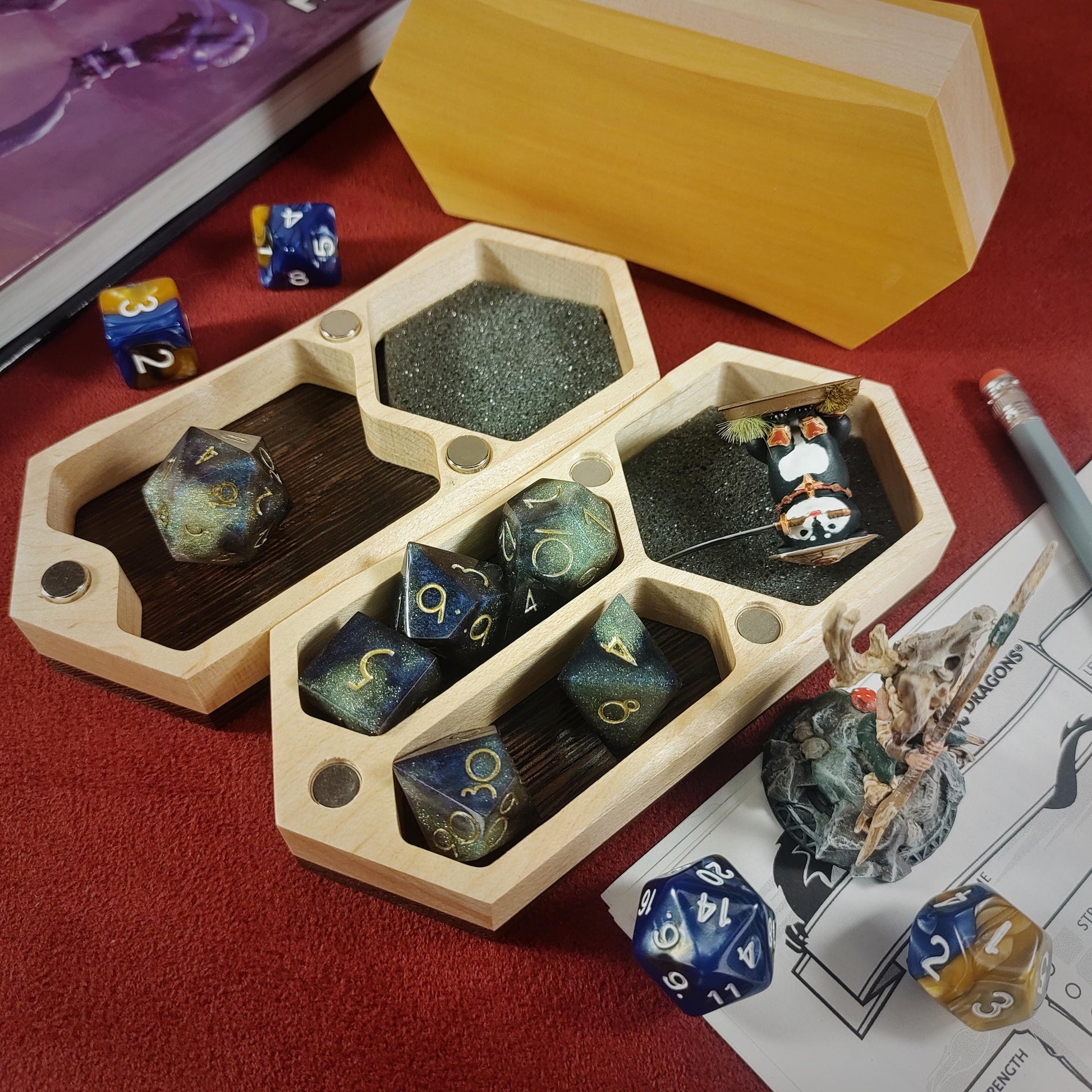 Wooden Dice & Miniature Box | TTRPG DnD Dice Storage | Magnetic Case | Gaming Accessory | Gift Box | Solid Maple Exotic Wood - 3DPrintDen